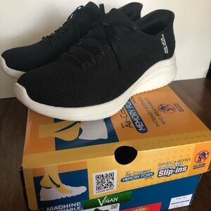 Skechers Black and White Sneakers Lightweight Knit Mesh